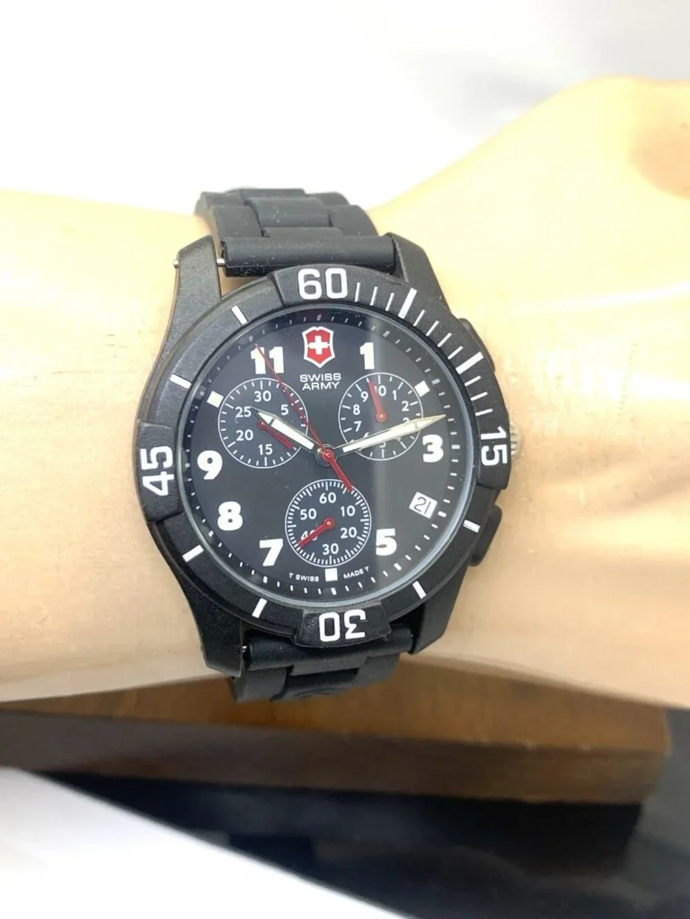 Victorinox Swiss Army Odyssey Men's Watch Swiss Quartz Chronograph Rubber 40mm